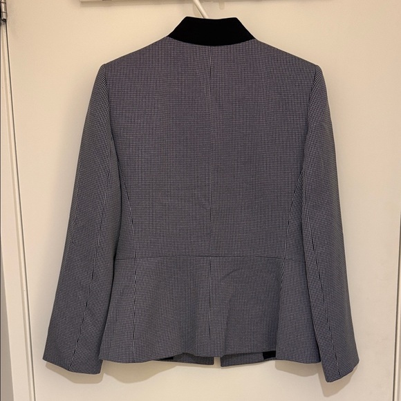 Women's Tahari Blue and White Houndstooth Jacket - Picture 7 of 10